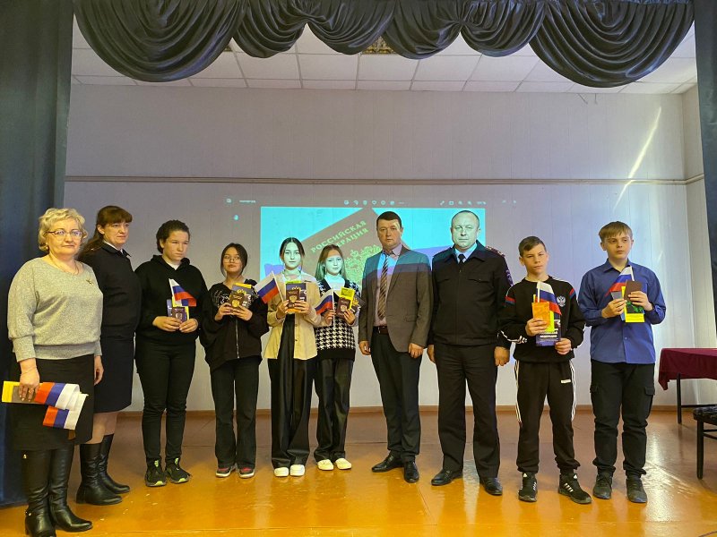 Юные жители Макушинского округа получили паспорта гражданина РФ в торжественной обстановке